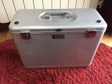 Zero Halliburton Gehäuse